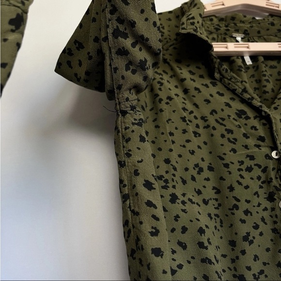 Free People Blouse Sz M Wishing Well Olive Green Spotted Animal Print Cropped - Picture 6 of 11
